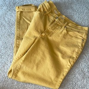 Yellow skinny jeans